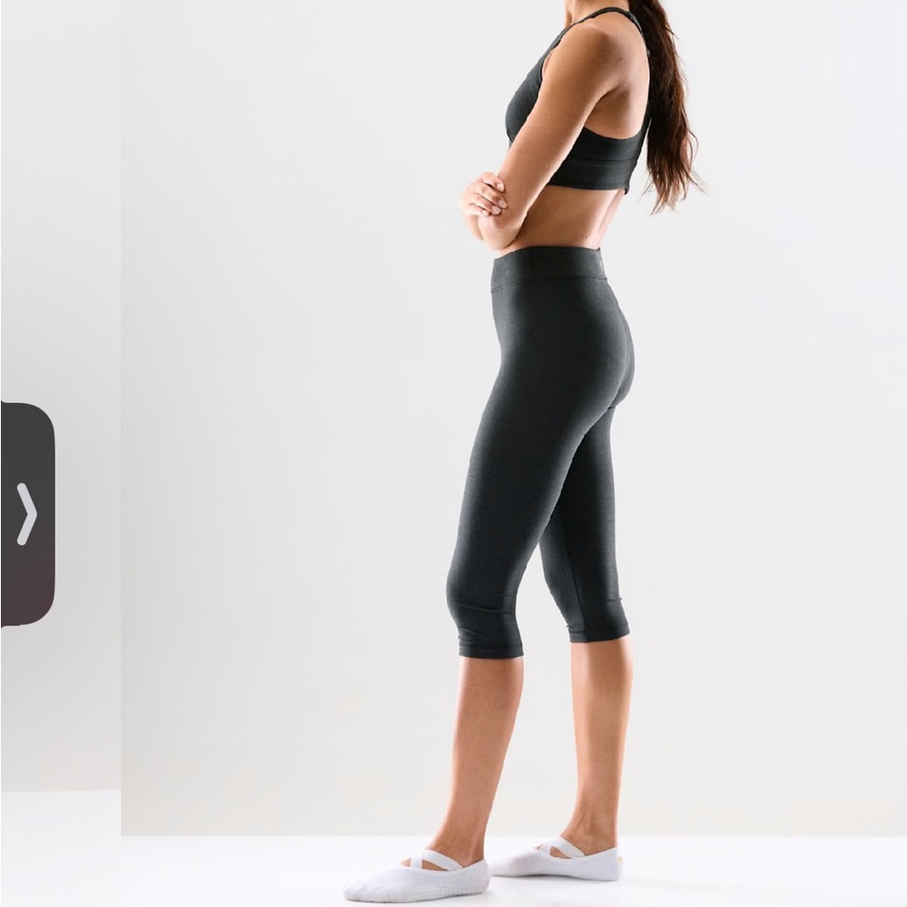 Aritzia Womens Black Capris Active Shorts